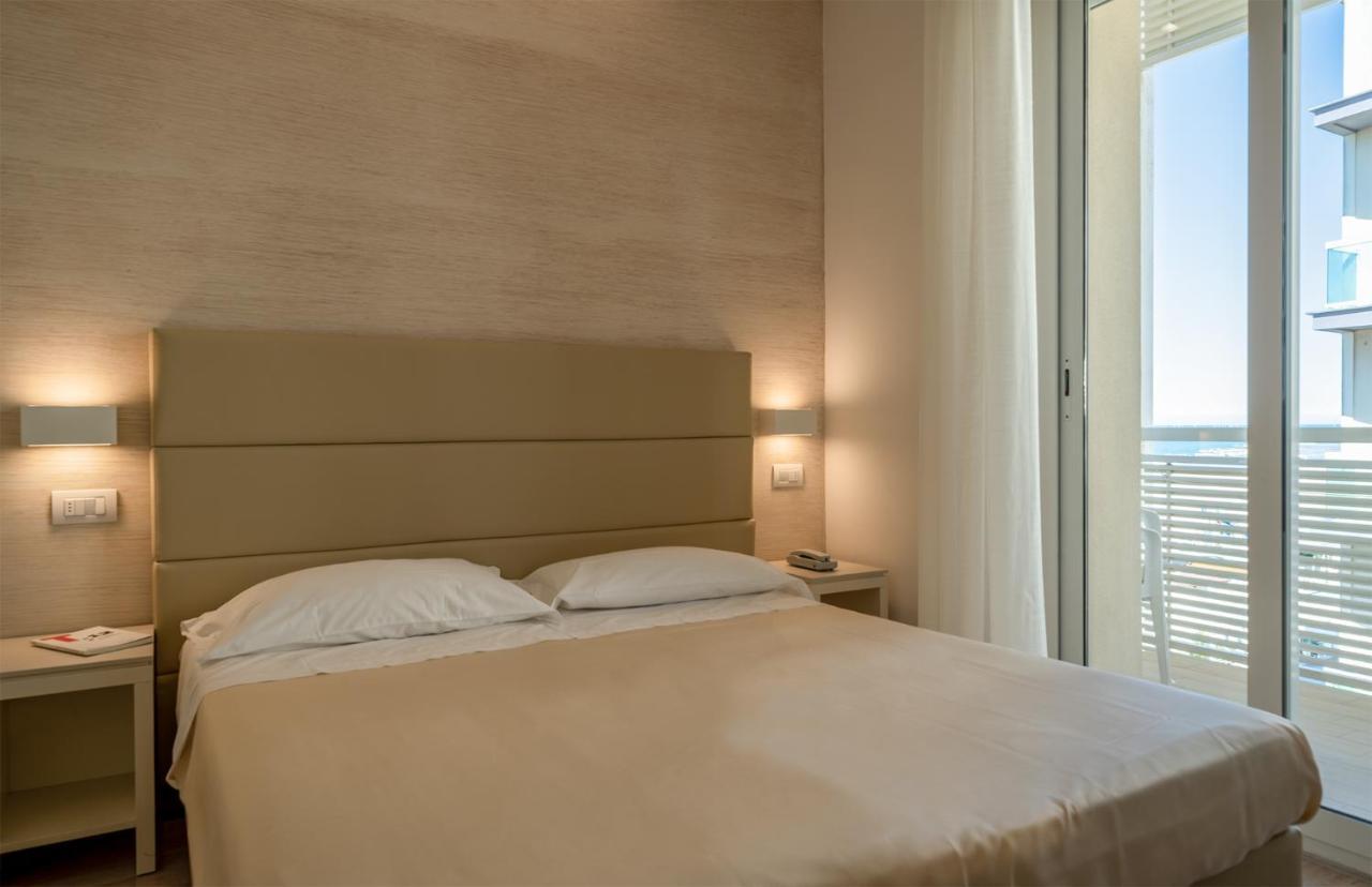 Hotel Bristol Cattolica Exterior foto
