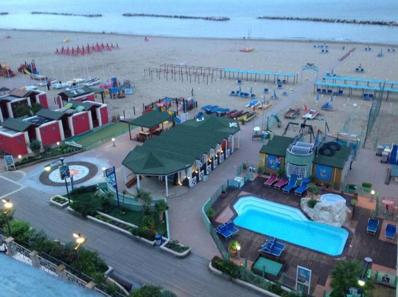 Hotel Bristol Cattolica Exterior foto