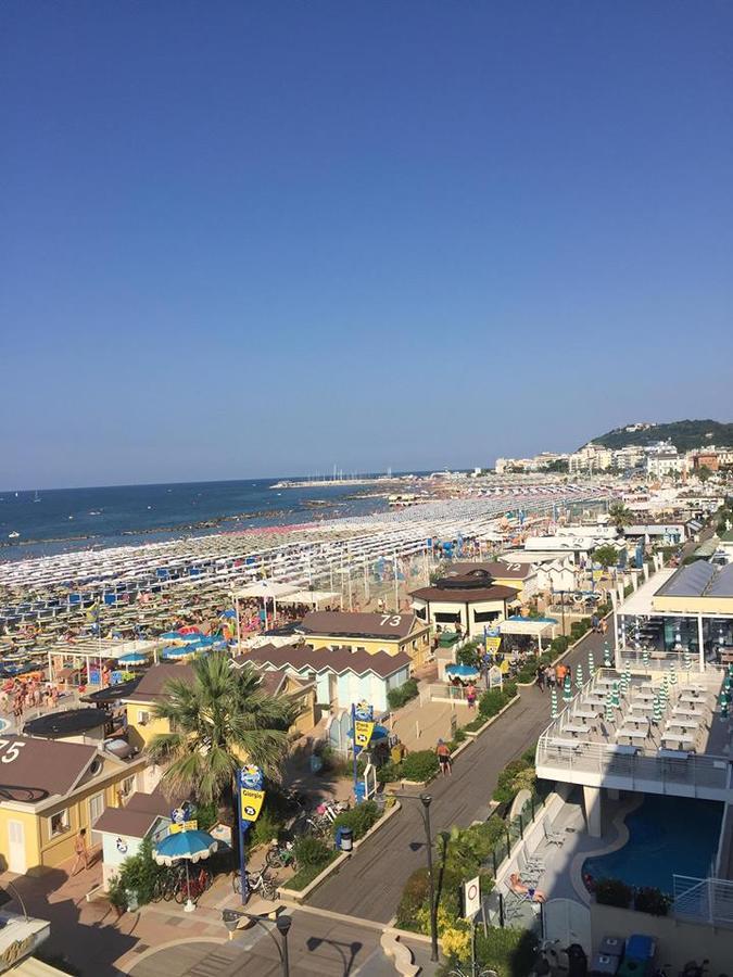 Hotel Bristol Cattolica Exterior foto