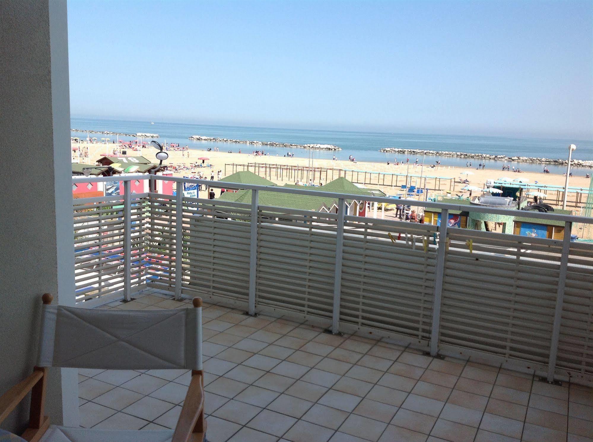 Hotel Bristol Cattolica Exterior foto