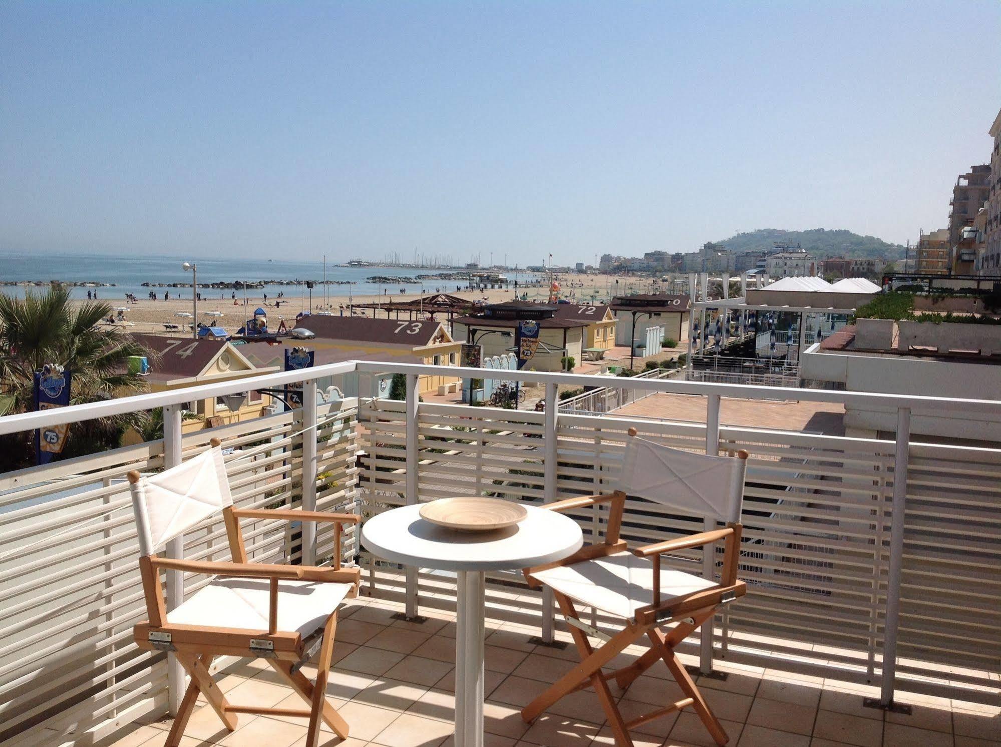 Hotel Bristol Cattolica Exterior foto